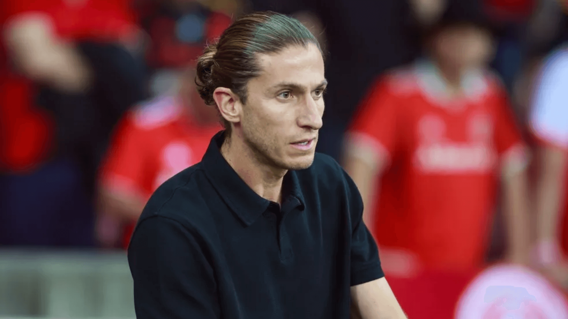 Indefinição sobre permanência de jogador deixa Filipe Luís em alerta no Flamengo