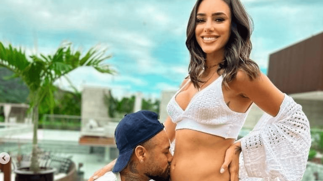 Influencer está grávida do jogador do Paris Saint-Germain