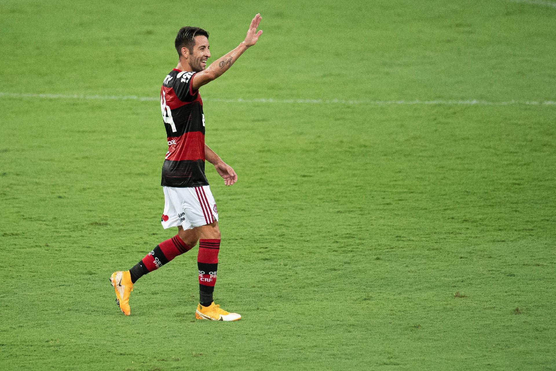 Isla estaria com a cabeça fora do Flamengo