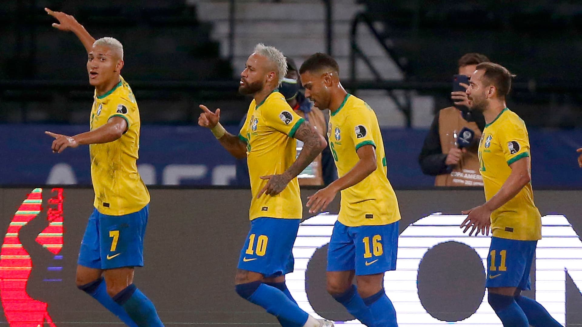 Já classificada para a segunda fase, seleção enfrenta a Colômbia