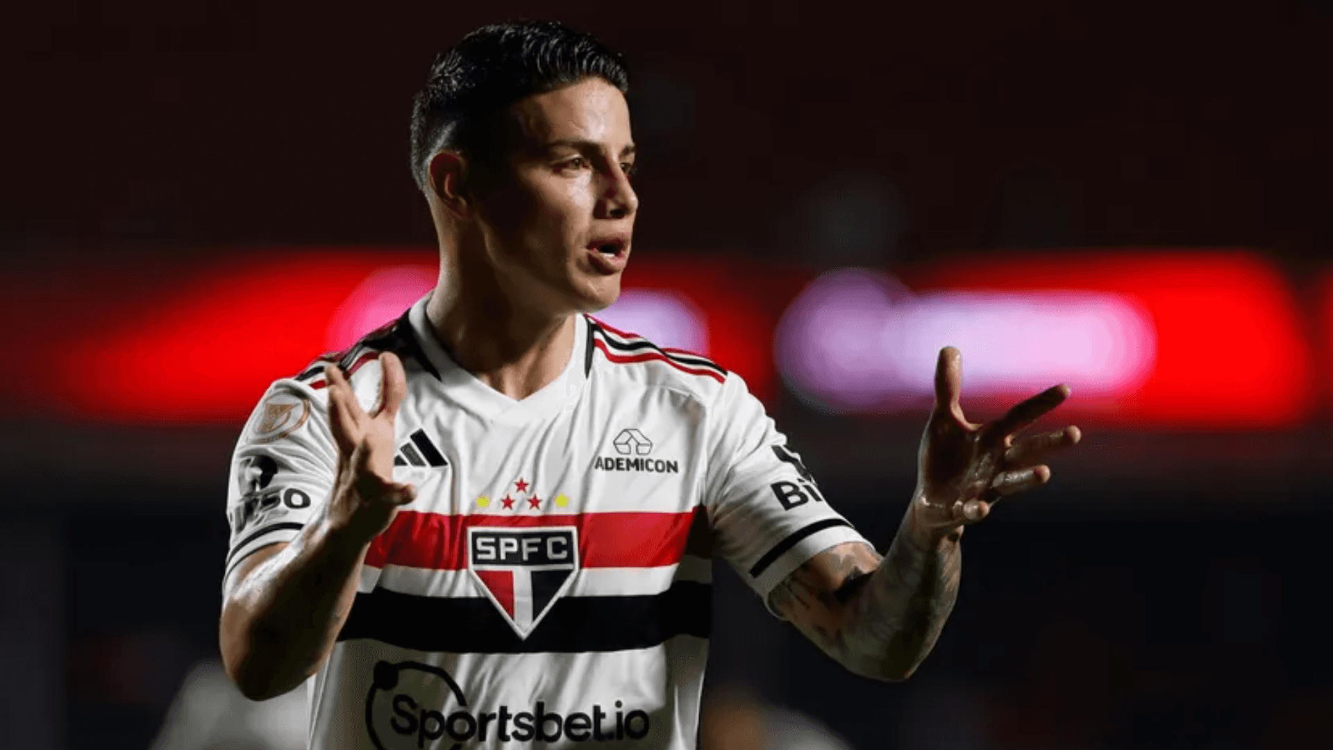 James decepcionou no São Paulo