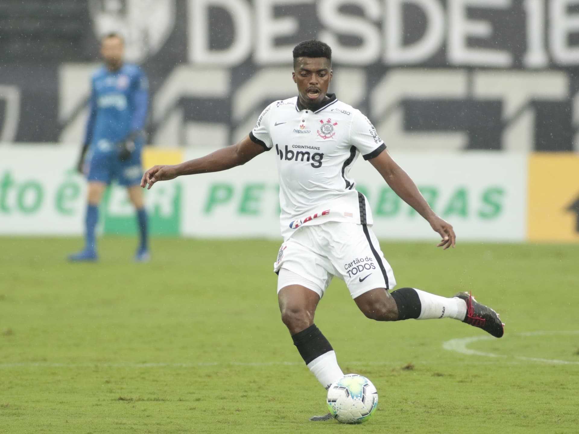 Jemerson está livre no mercado desde a saída do Corinthians em junho e três times disputam o defensor