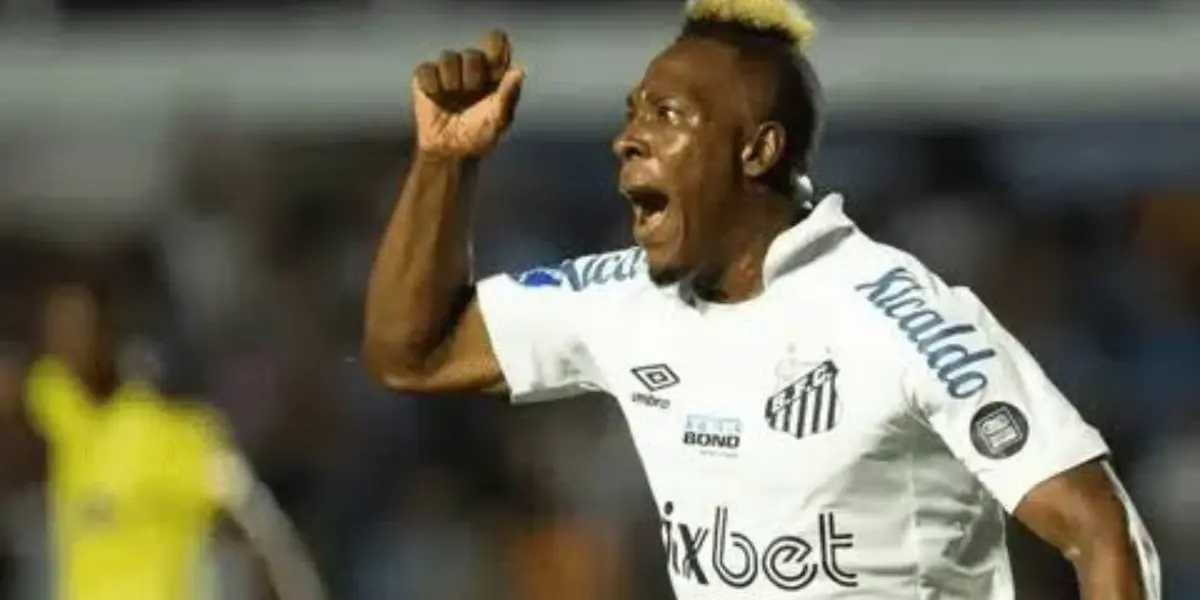 Jhojan Julio em ação pelo Santos