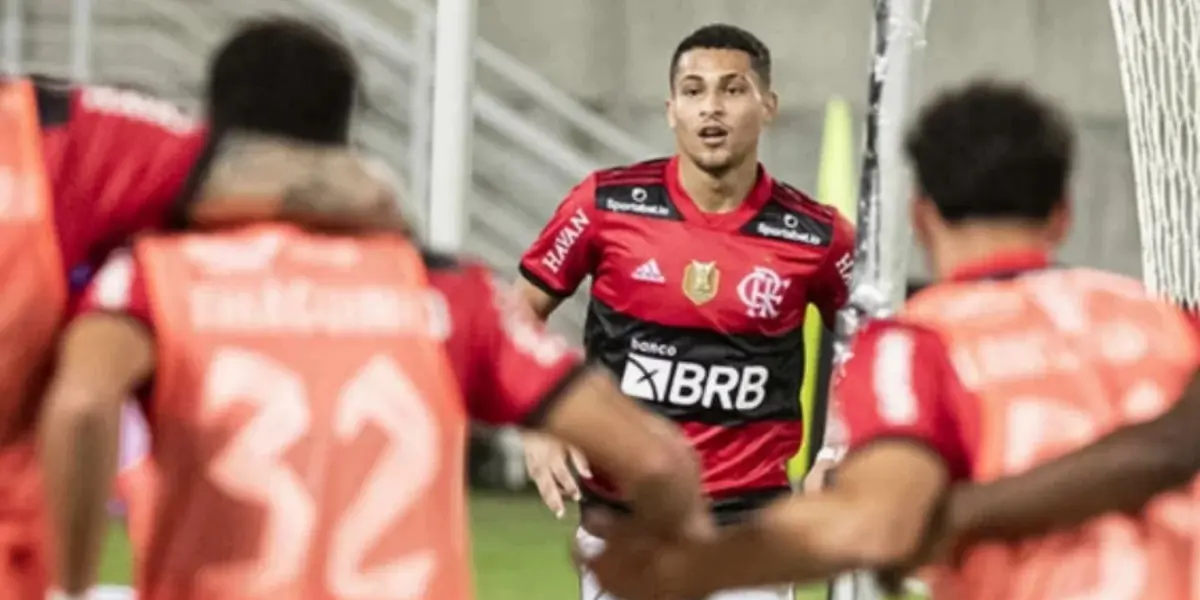 João Gomes, que marcou o único gol da vitória diante do ABC pela Copa do Brasil, doou sua camisa após o jogo