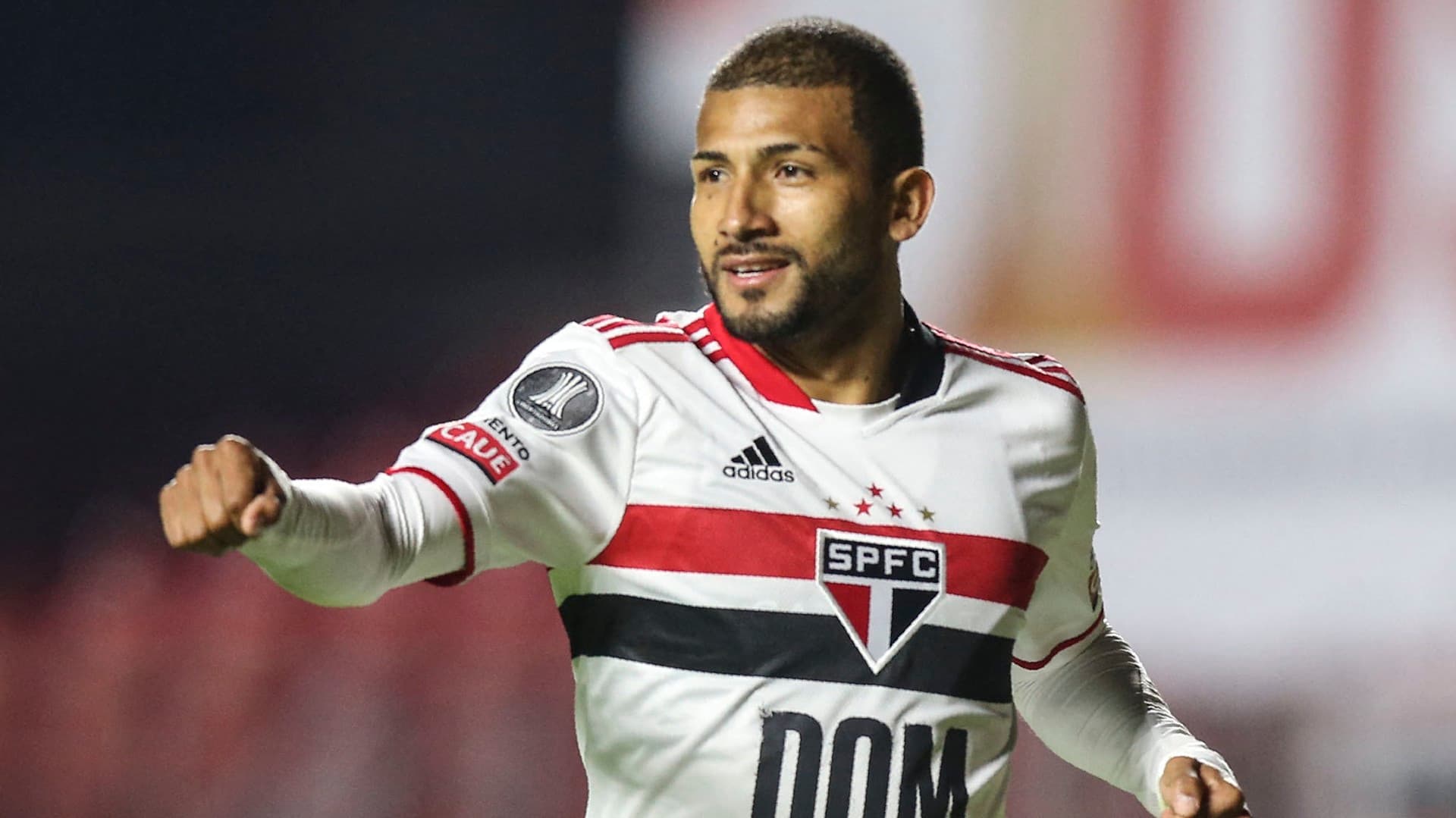Joao Rojas não deve continuar no São Paulo em 2022 e precisaria fazer sacrifícios para atuar por Flamengo ou Palmeiras