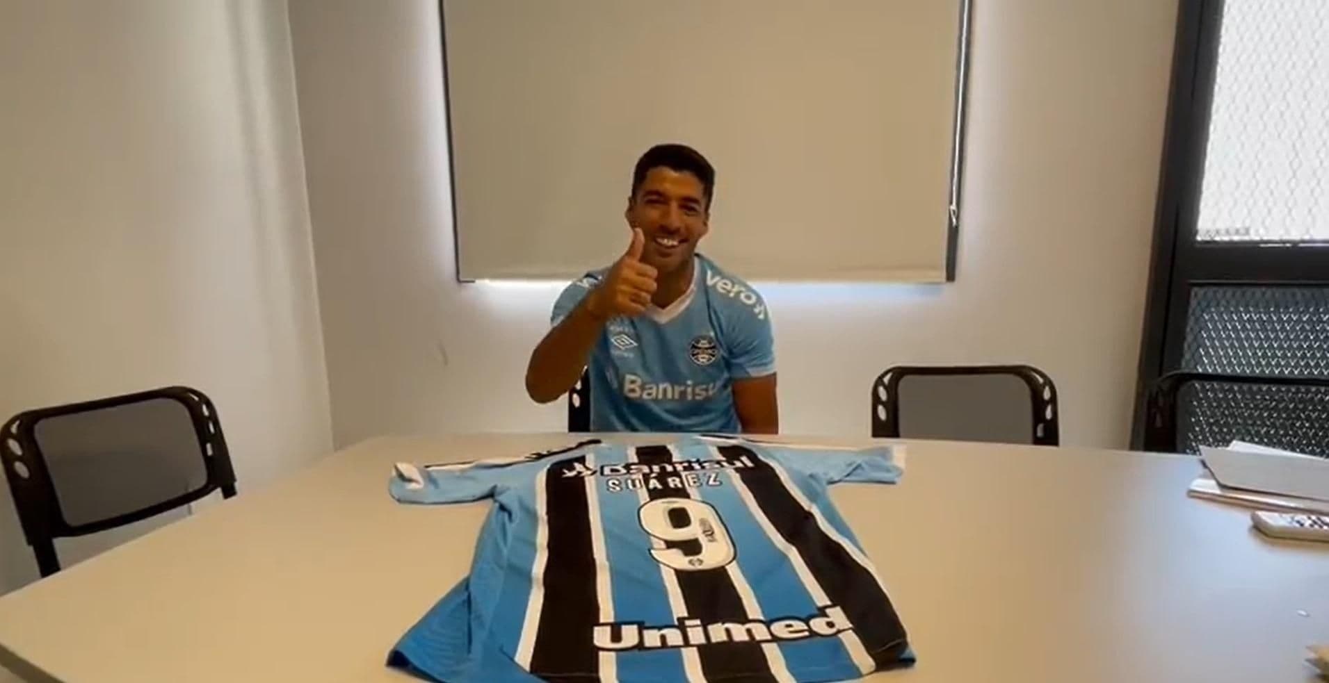 Jogador assinou com a equipe gaúcha e já foi anunciado