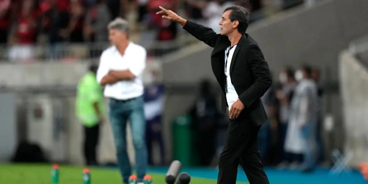 Jogador até causou boa impressão nos primeiros jogos, mas a torcida o quer longe do clube agora