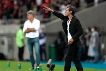 Jogador até causou boa impressão nos primeiros jogos, mas a torcida o quer longe do clube agora