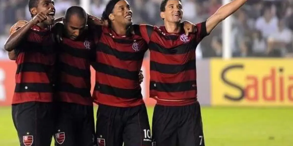 Jogador atuou com a camisa rubro-negra em 2011 e teve passagem marcante com Ronaldinho Gaúcho