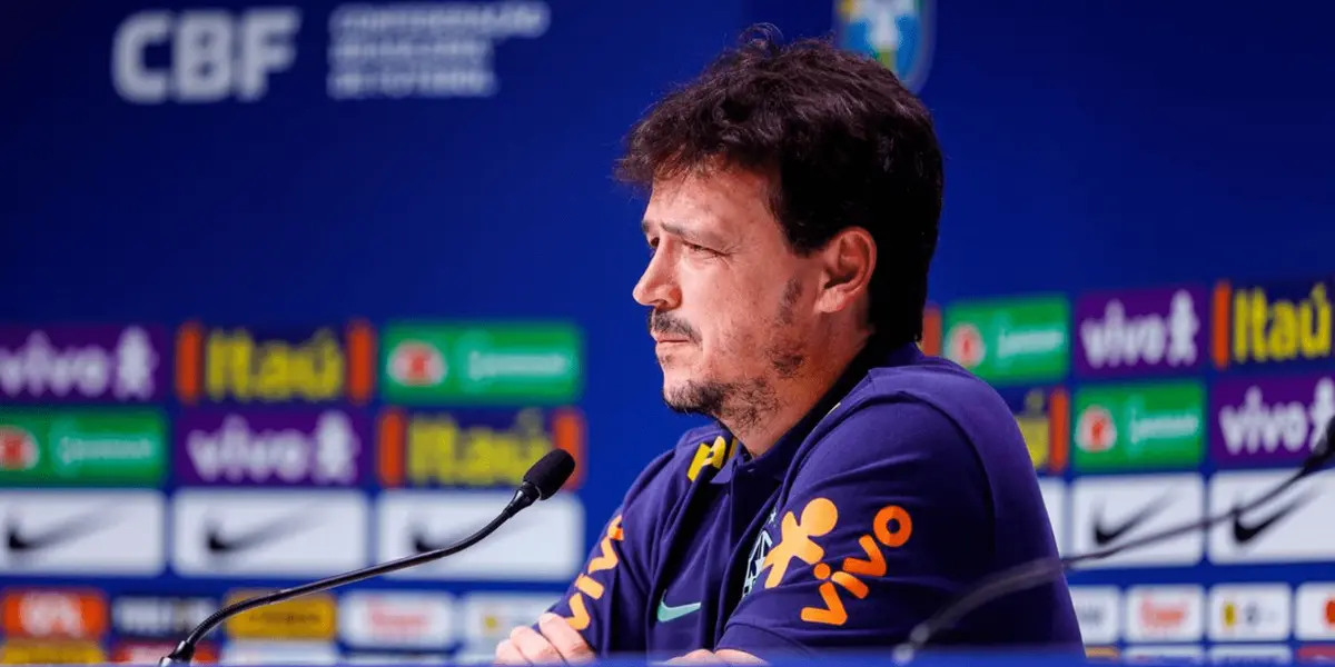 Jogador brasileiro sofreu lesão no jogo de domingo pela Premier League