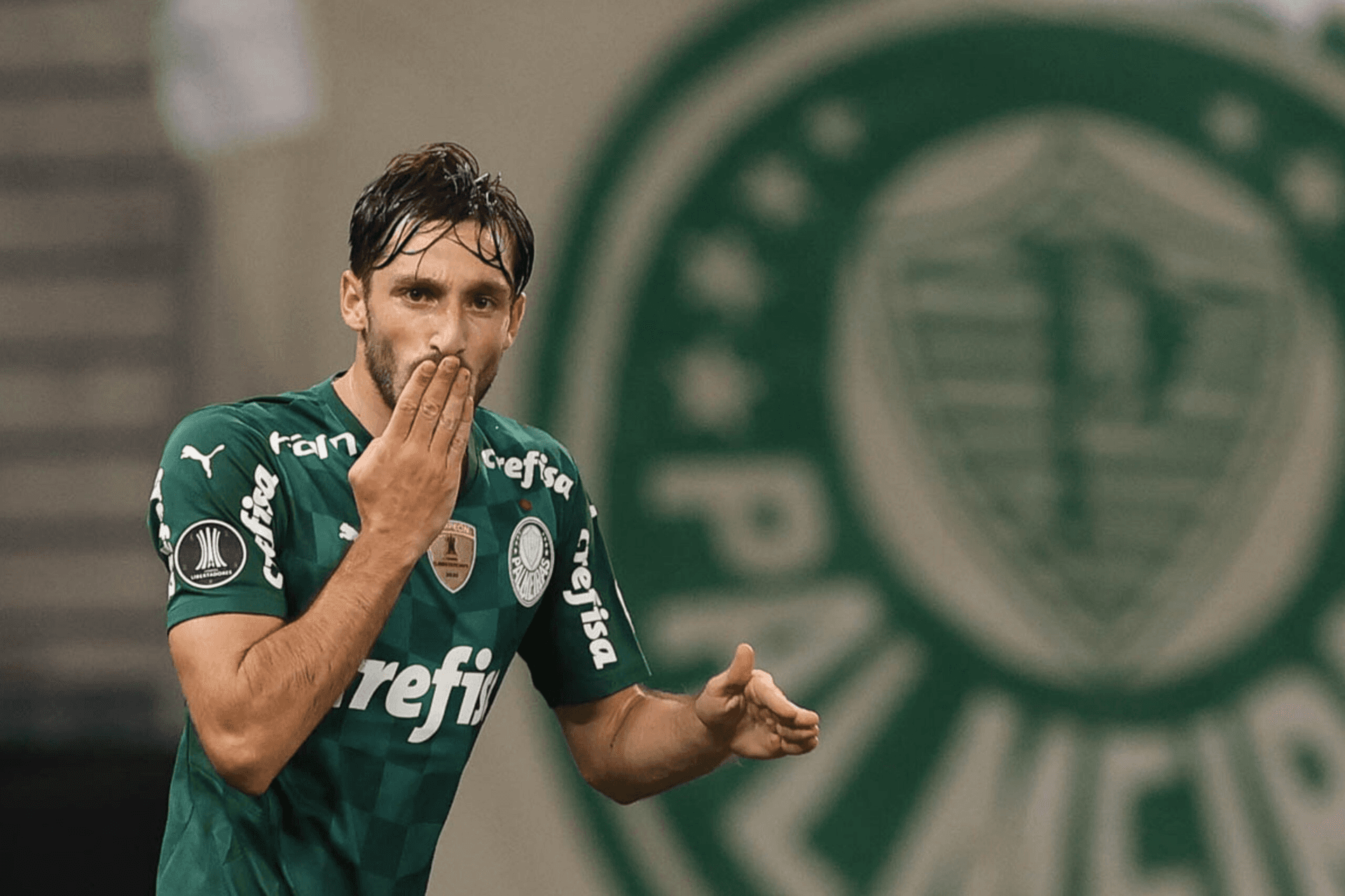 Jogador caro do elenco palmeirense estaria impedindo retorno de uruguaio