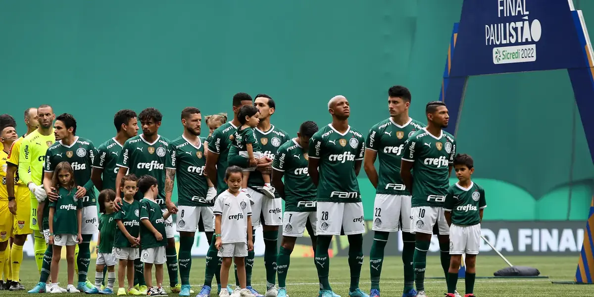 Jogador chegou com status de grande contratação, mas tem jogado mal