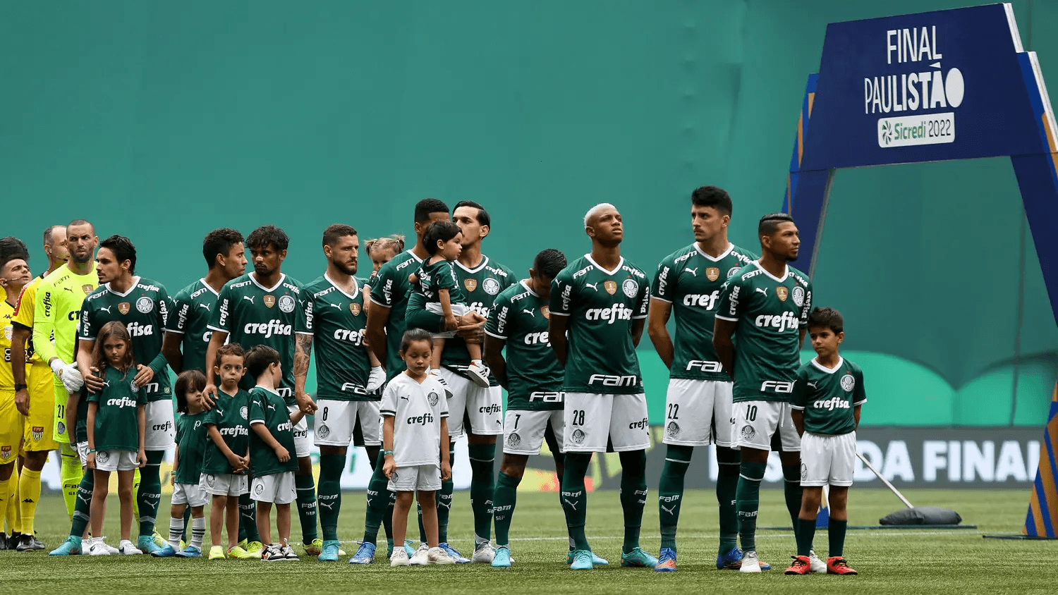 Jogador chegou com status de grande contratação, mas tem jogado mal