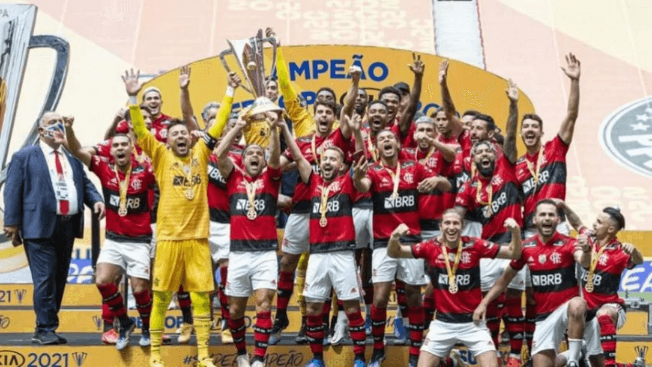 Jogador chegou a defender a Seleção Brasileira e foi campeão no rubro-negro carioca