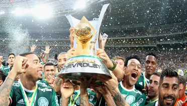 Jogador conquistou título por dois gigantes do futebol brasileiro