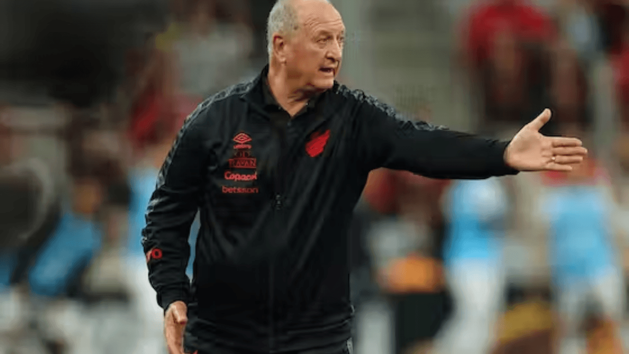 Jogador costuma ser utilizado por Scolari no Athletico, mas não irá para a Copa do Mundo por seu país
