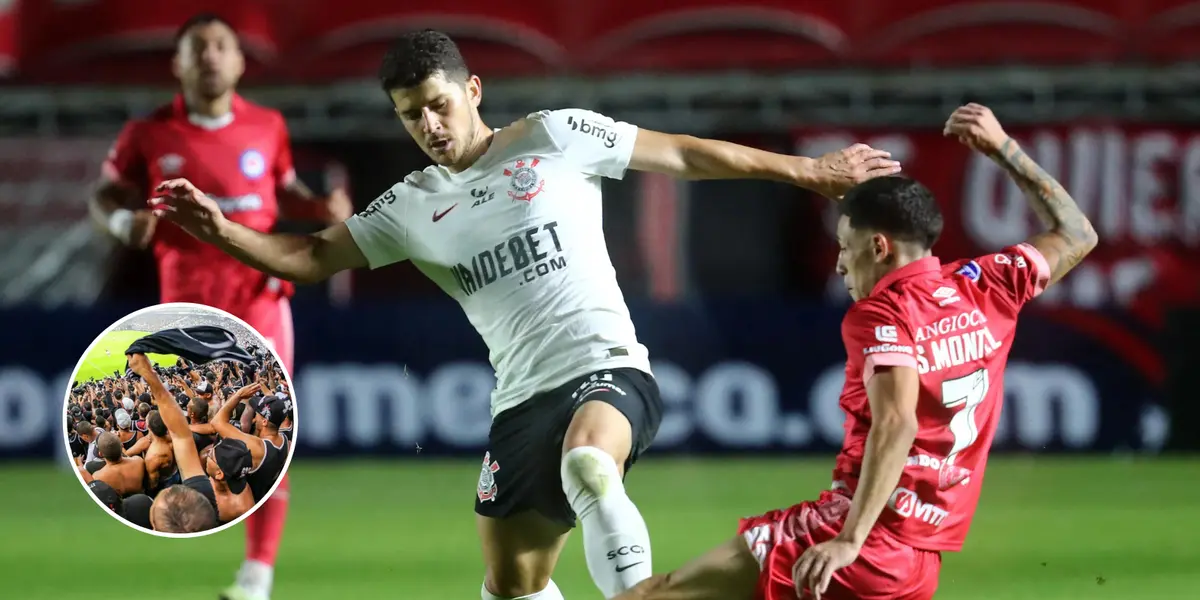 Jogador de Corinthians e Argentinos Jr disputam pela bola