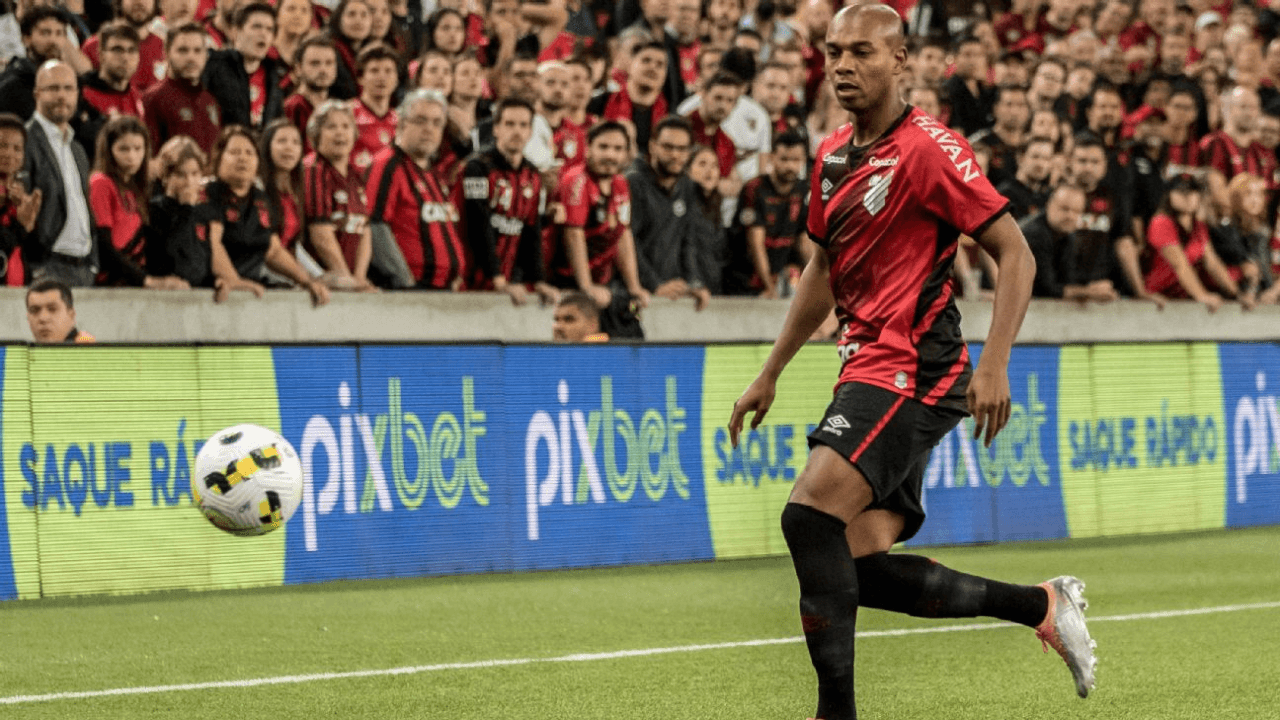 Jogador defendeu o Manchester City durante nove anos e virou um ídolo do clube