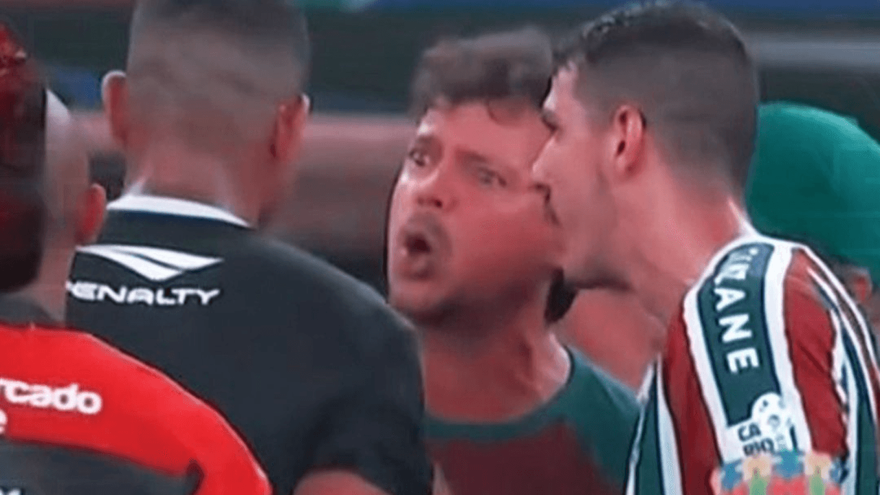 Jogador deixou o time "na mão" enquanto o Tricolor era melhor em campo