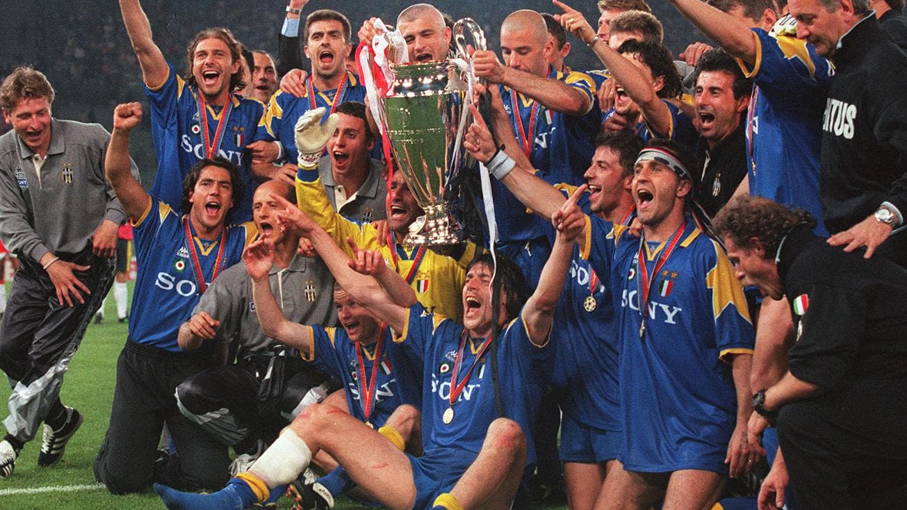 Jogador disputou duas Copas do Mundo e jogou por gigantes do futebol europeu