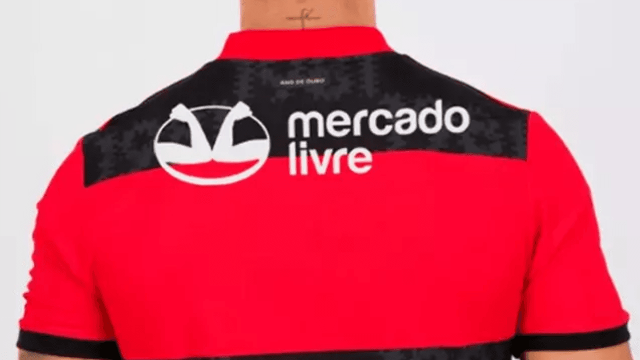 Jogador disputou o Mundial por duas vezes e agora está sem contrato. Mercado Livre renova acordo com o Flamengo