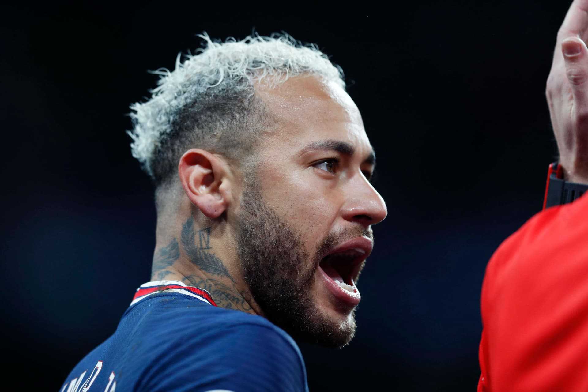 Jogador do PSG ficou enfurecido com o que escutou de Tiago Ramos e promete retaliação