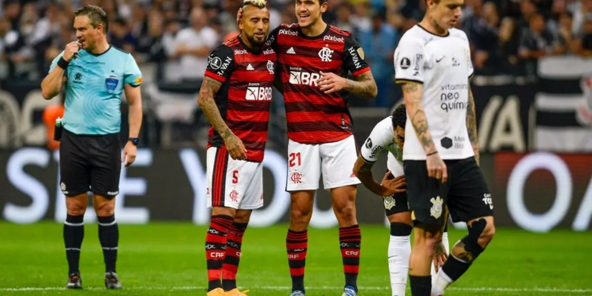 Jogador do Rubro-Negro sentiu dores no cotovelo e deu entrada em hospital do Rio de Janeiro