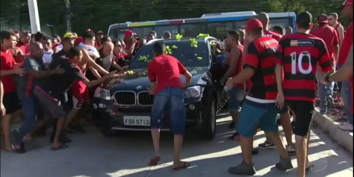 Jogador é acusado de crimes pesados em seu país, e sua contratação tem sido motivo de protestos da torcida rubro-negra