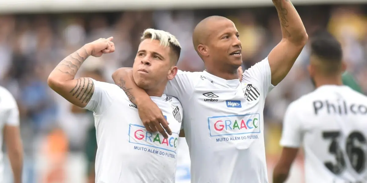 Jogador está com uma proposta em mãos