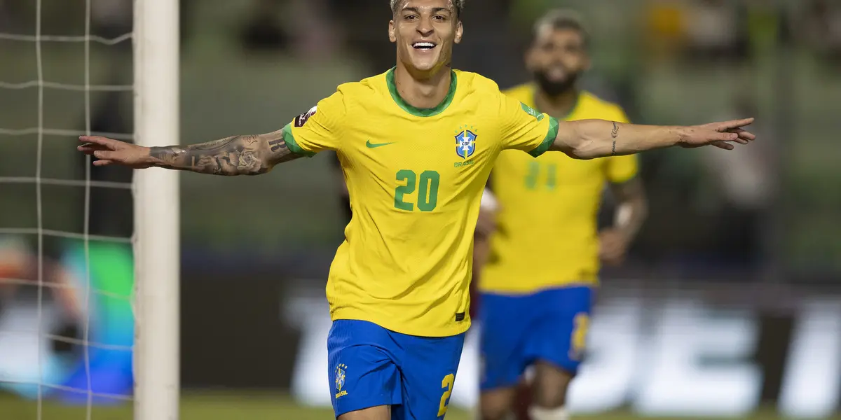 Jogador está de férias no Brasil aguardando decisão sobre seu futuro