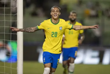 Jogador está de férias no Brasil aguardando decisão sobre seu futuro