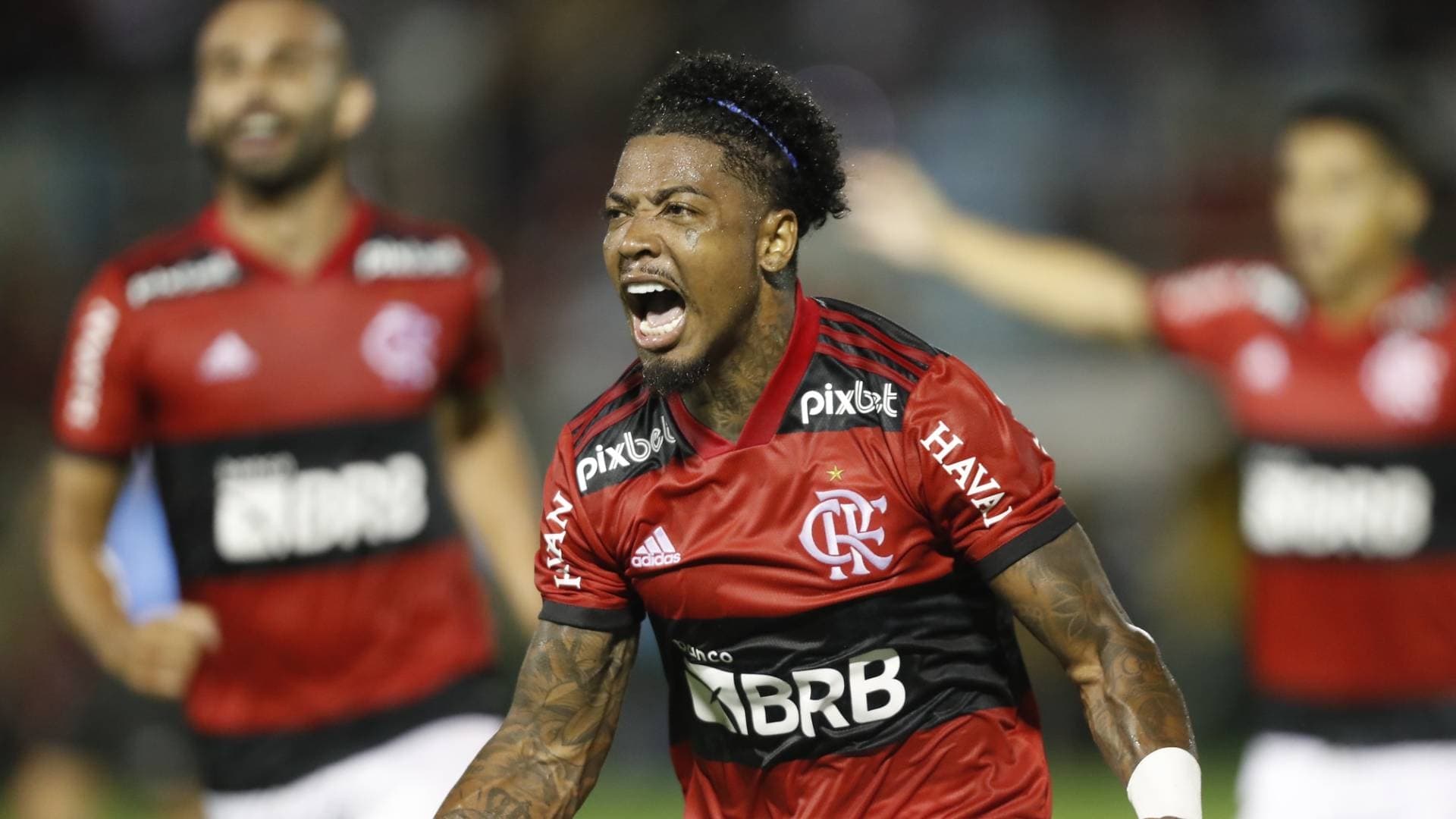 Jogador está na mira de outros clubes, mas dá preferência a ficar no Mengão