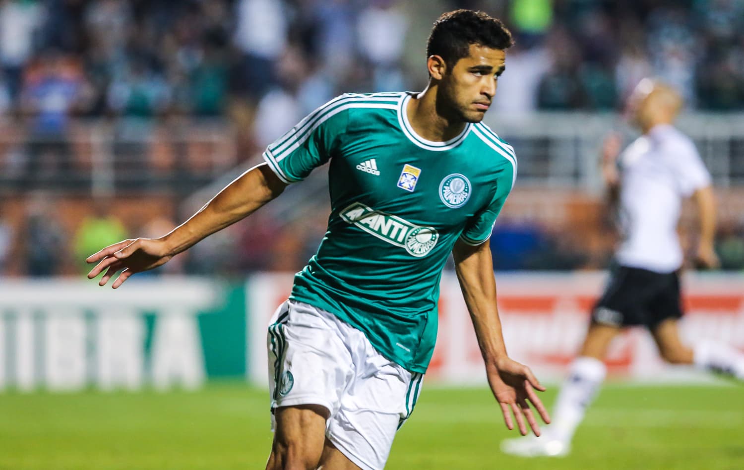 Jogador estaria ansioso para retornar ao Brasil
