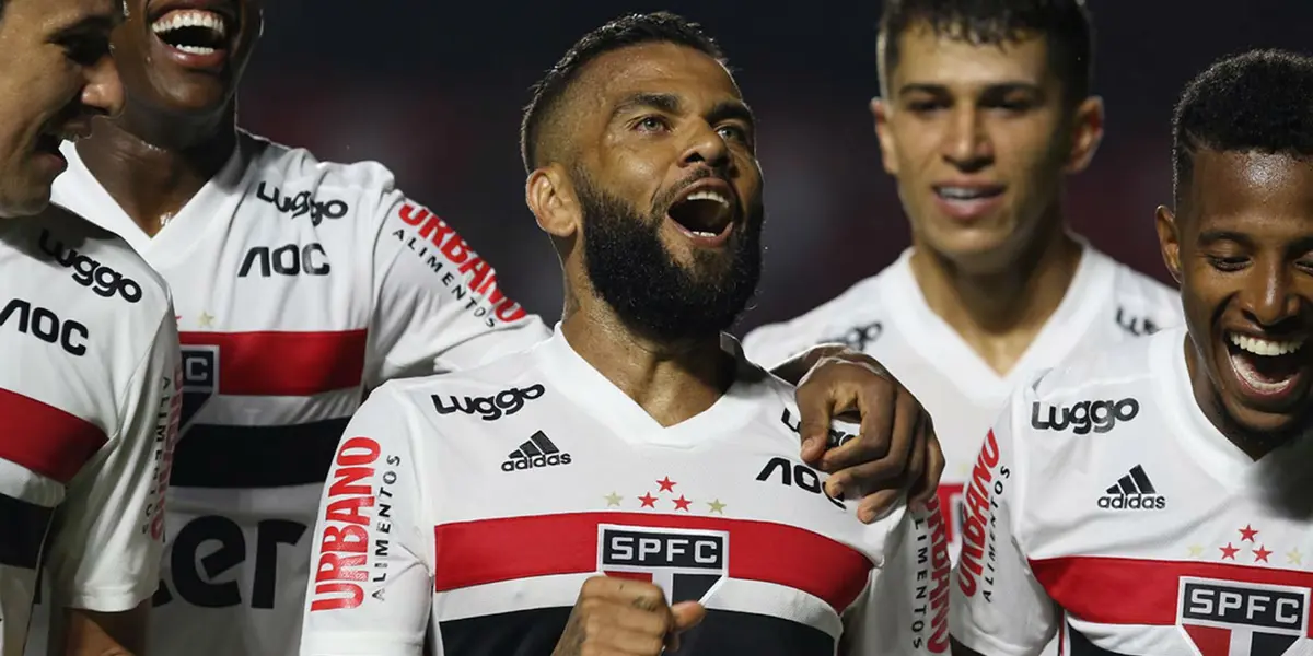 Jogador estava lesionado e sumiu do clube durante o tratamento