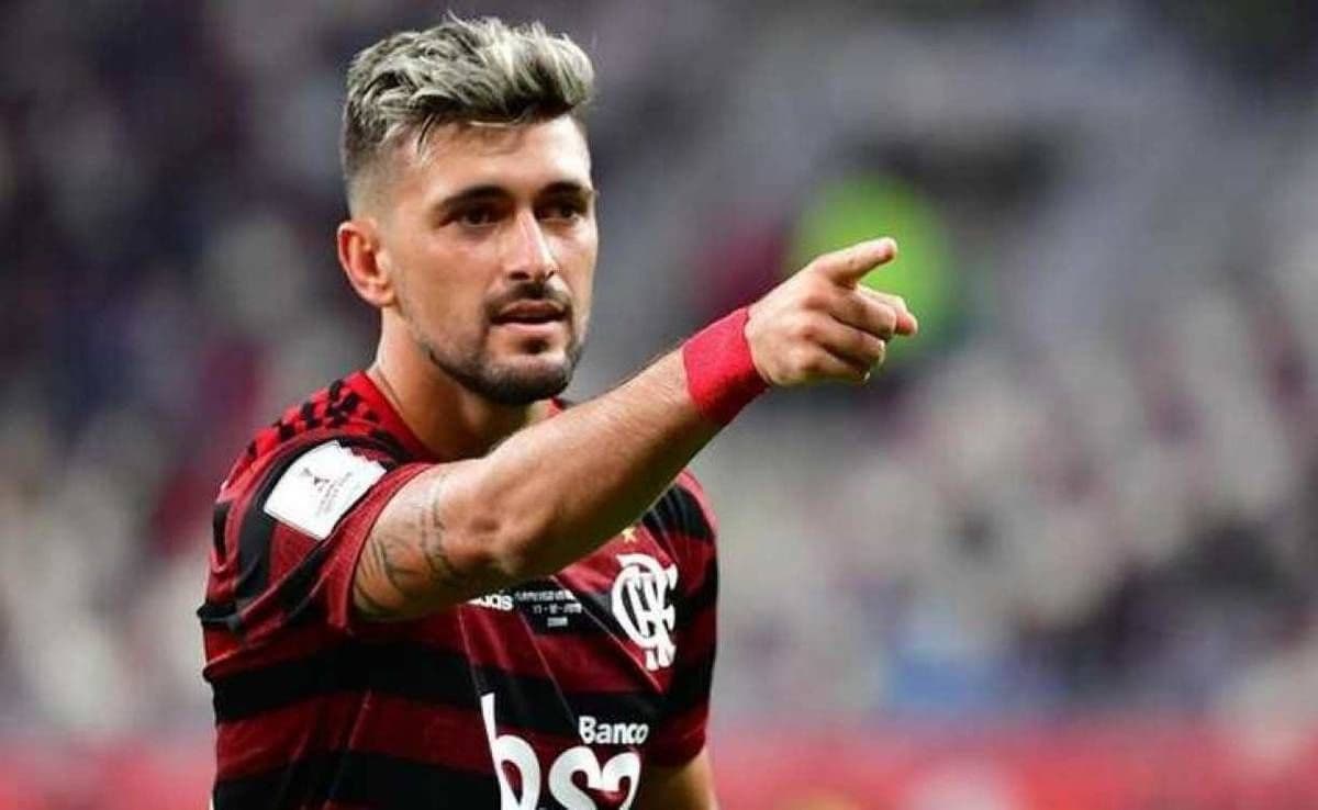 Jogador fechou com o time gremista para 2023