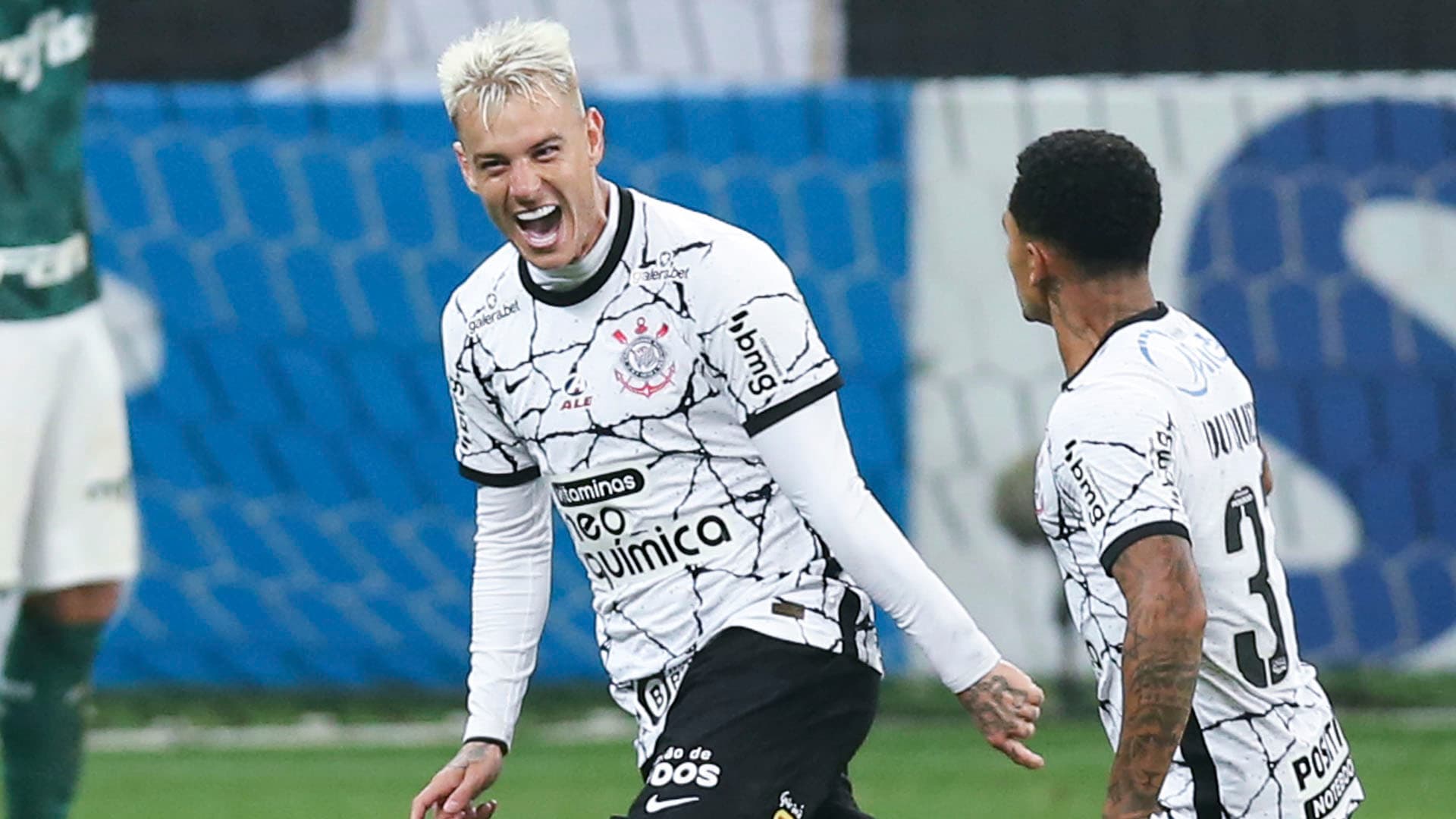Jogador fez dois gols contra o ex-time an noite de ontem (25)