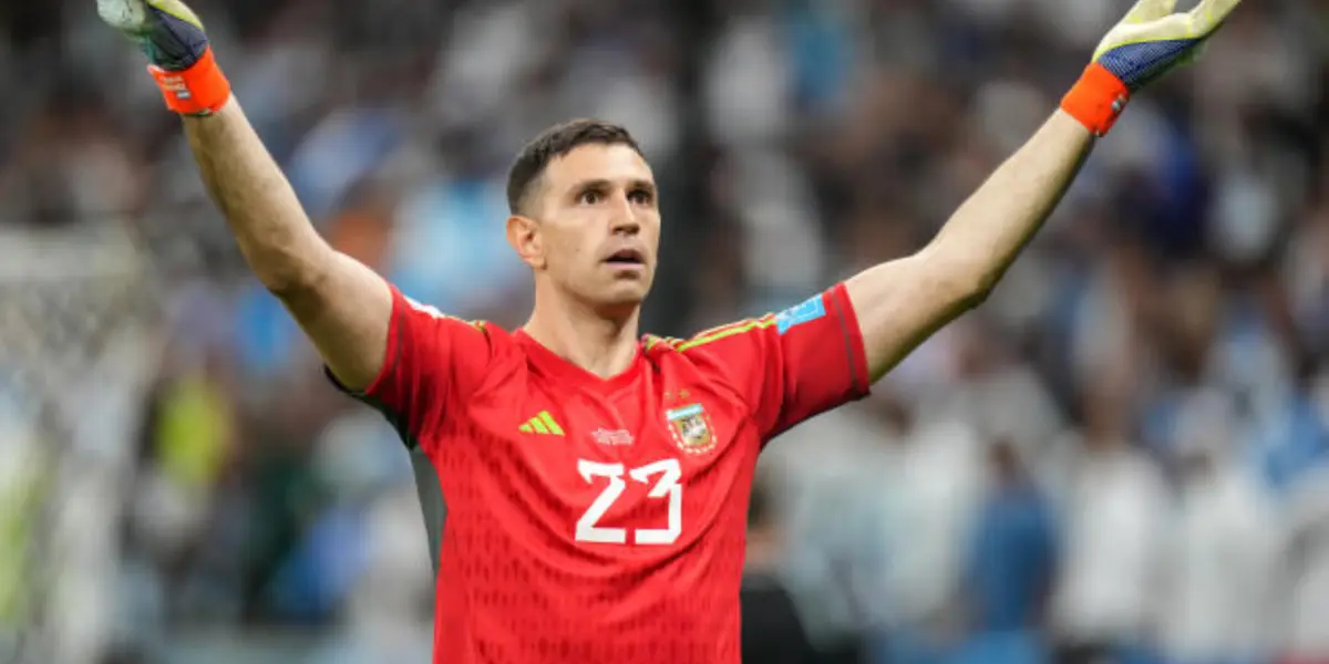 Jogador fez duras críticas ao goleiro do Aston Villa por provocações