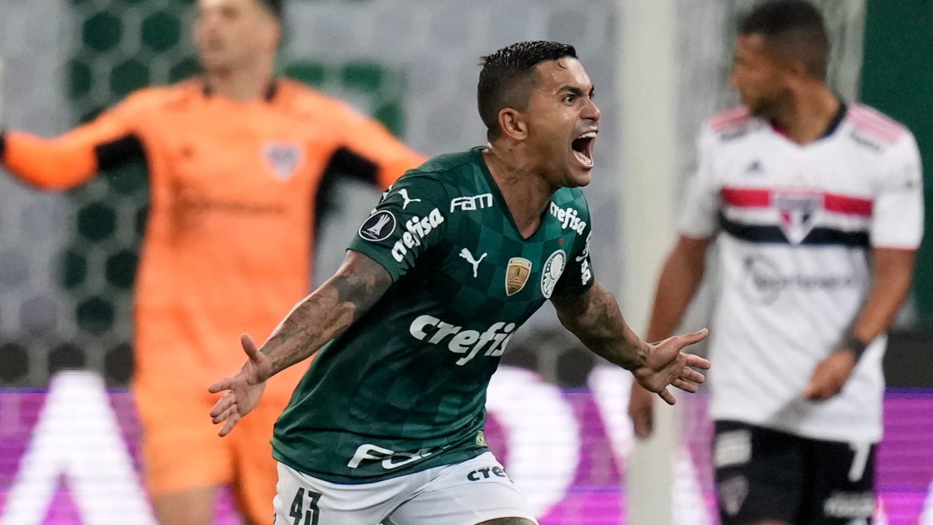 Jogador ficou bastante irritado após ser substituído na partida contra o Galo