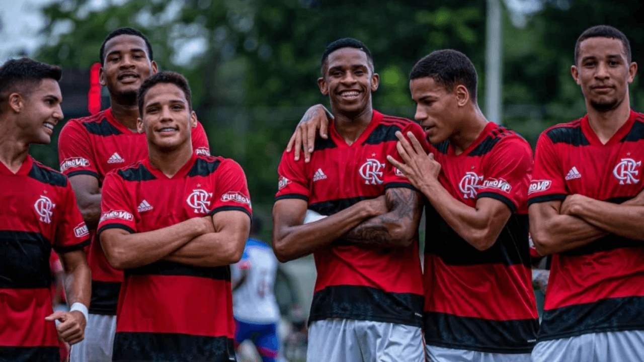 Jogador ficou perto de um rival do Flamengo, mas optou por jogar no rubro-negro