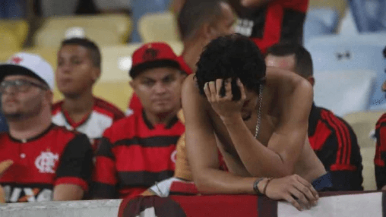 Jogador ficou sabendo de notícia trágica, mas vai pro jogo e recebeu o apoio dos torcedores rubro-negros