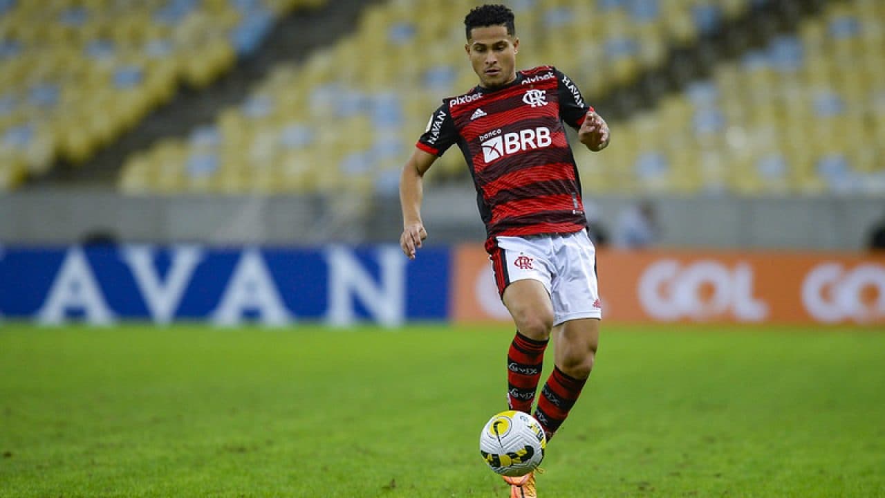 Jogador foi campeão da Copa do Brasil e da Libertadores, e sonha em jogar no futebol europeu