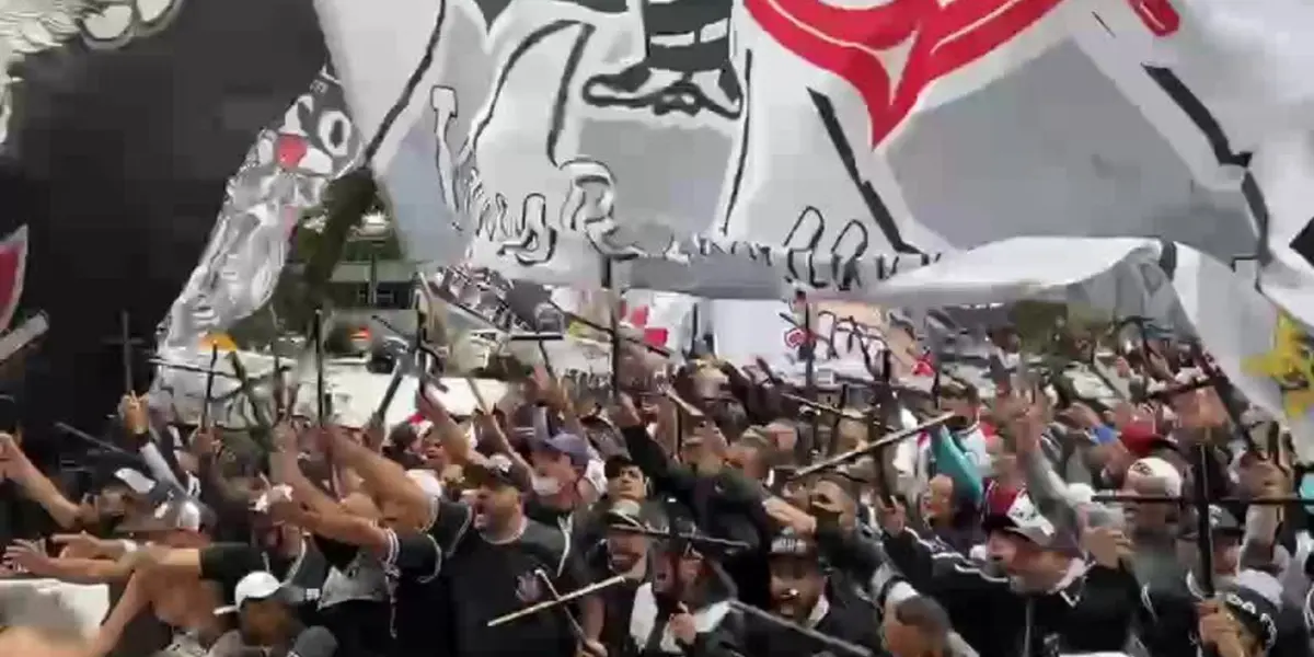 Jogador foi cobrado por parte da torcida, mas recebeu apoio após erro