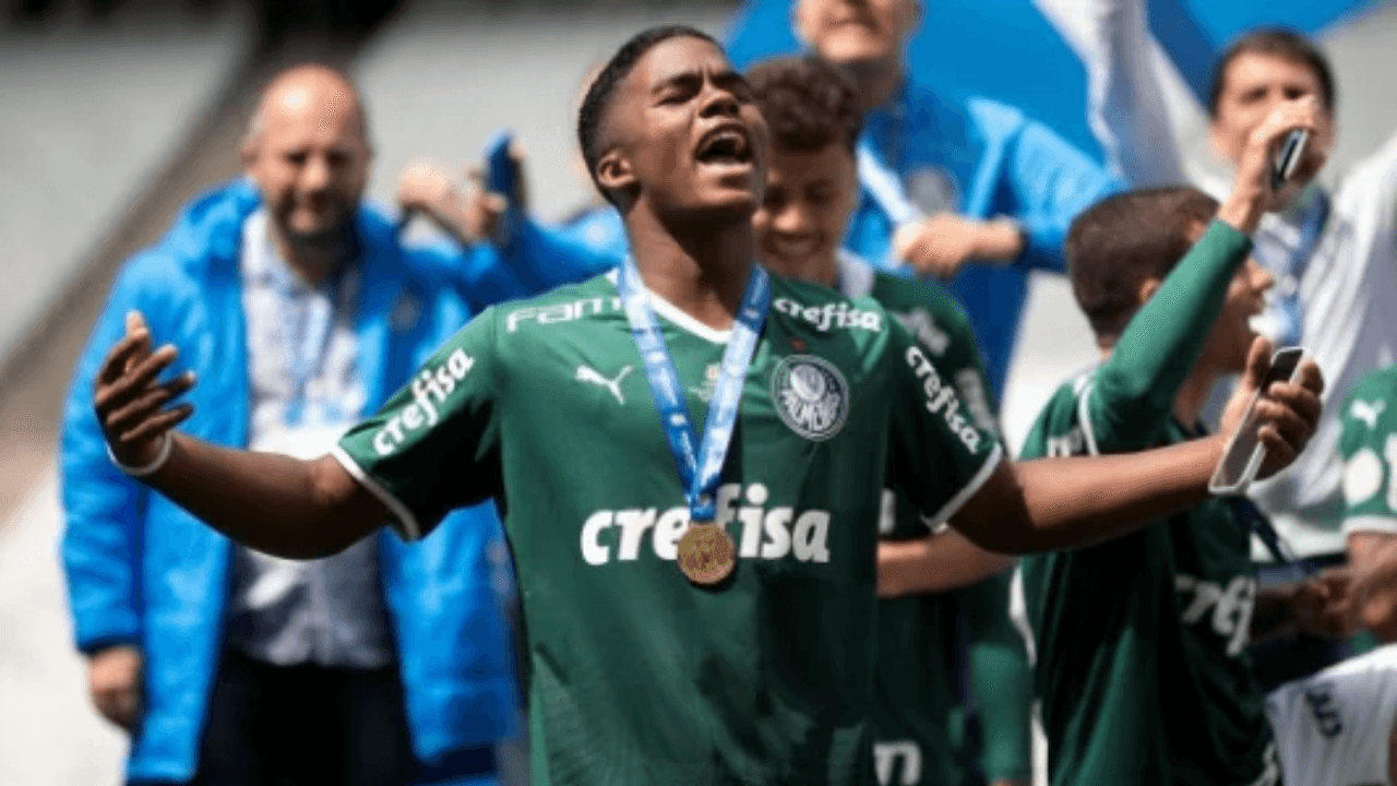 Jogador foi decisivo em título do time sub-20 e a torcida pede sua presença no time principal