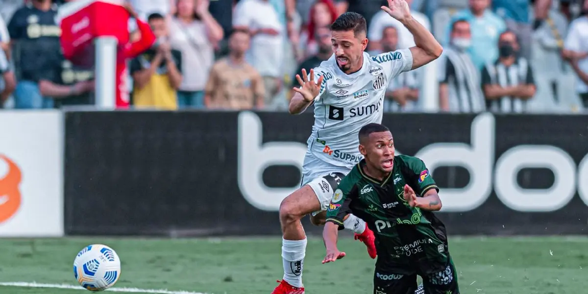 Jogador foi expulso pouco depois de entrar na partida do último sábado (23)