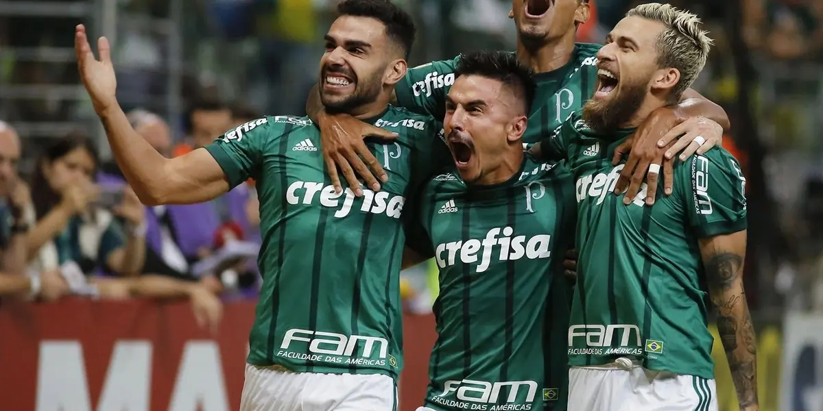 Jogador foi expulso no primeiro tempo