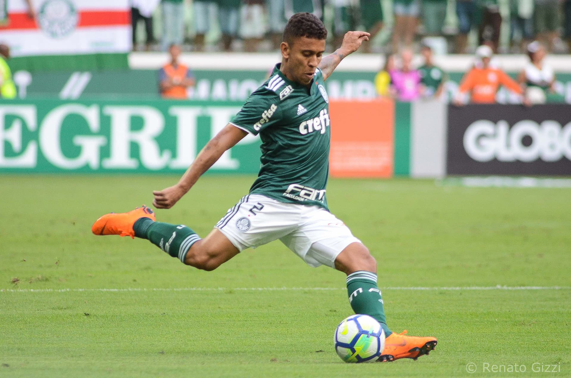 Jogador foi procurado pela diretoria por renovação de contrato