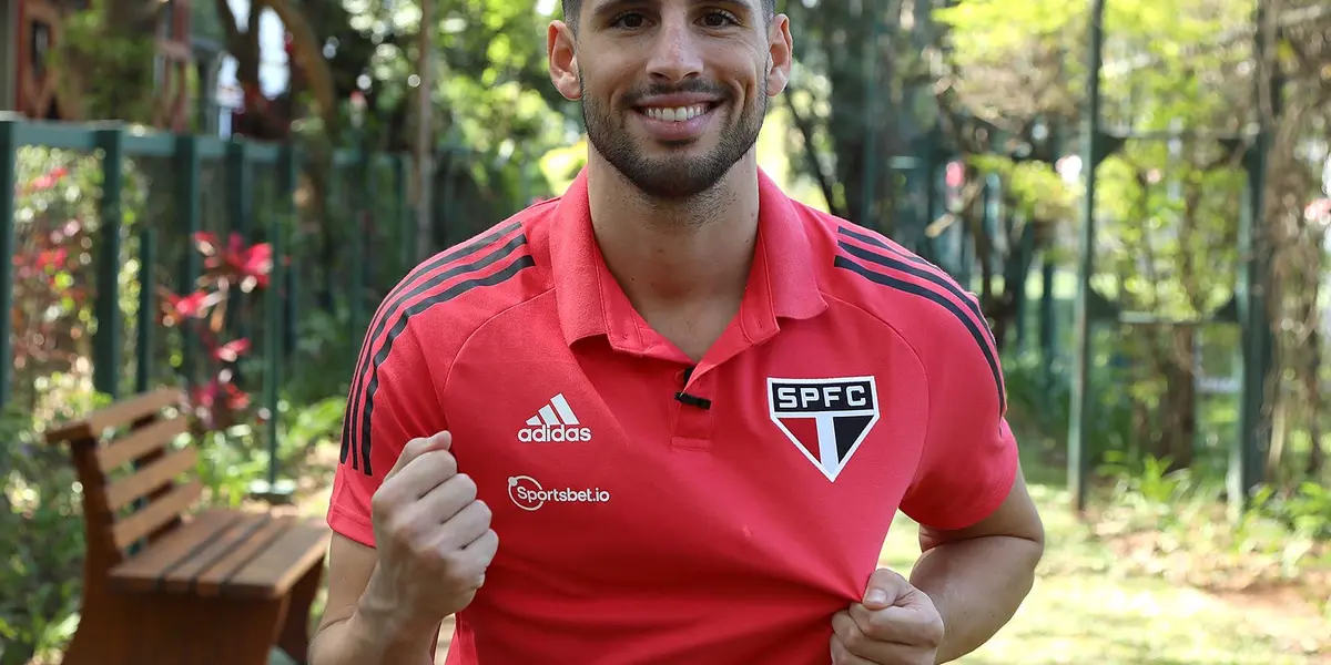 Jogador foi questionado na coletiva sobre a situação salarial no clube