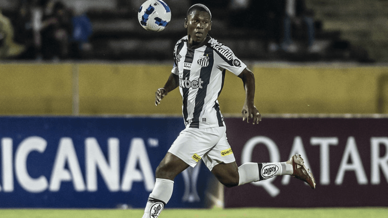 Jogador foi revelado no clube e ganhou extensão contratual