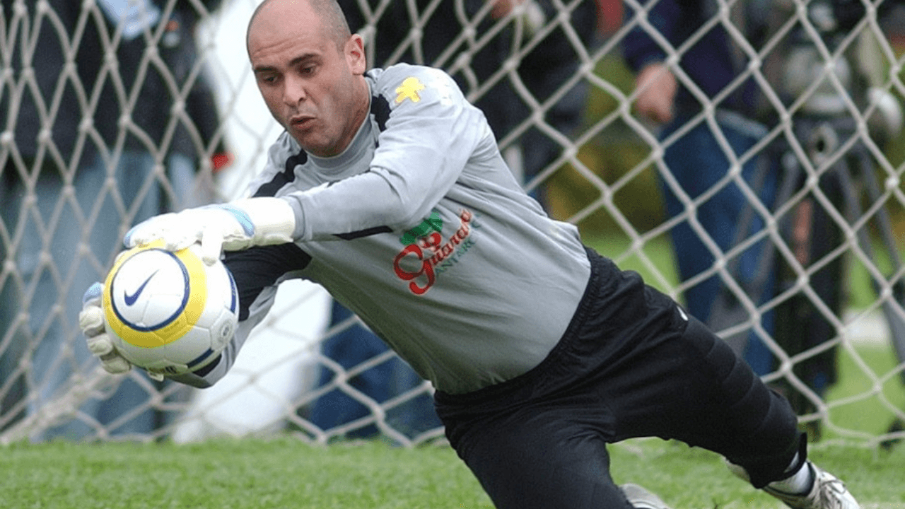 Jogador foi um dos principais nomes na campanha do pentacampeonato em 2002 e tem cargo no clube