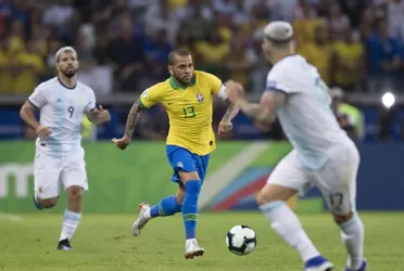 Jogador indicado entre os 55 melhores da temporada pode estar de malas prontas para a Argentina